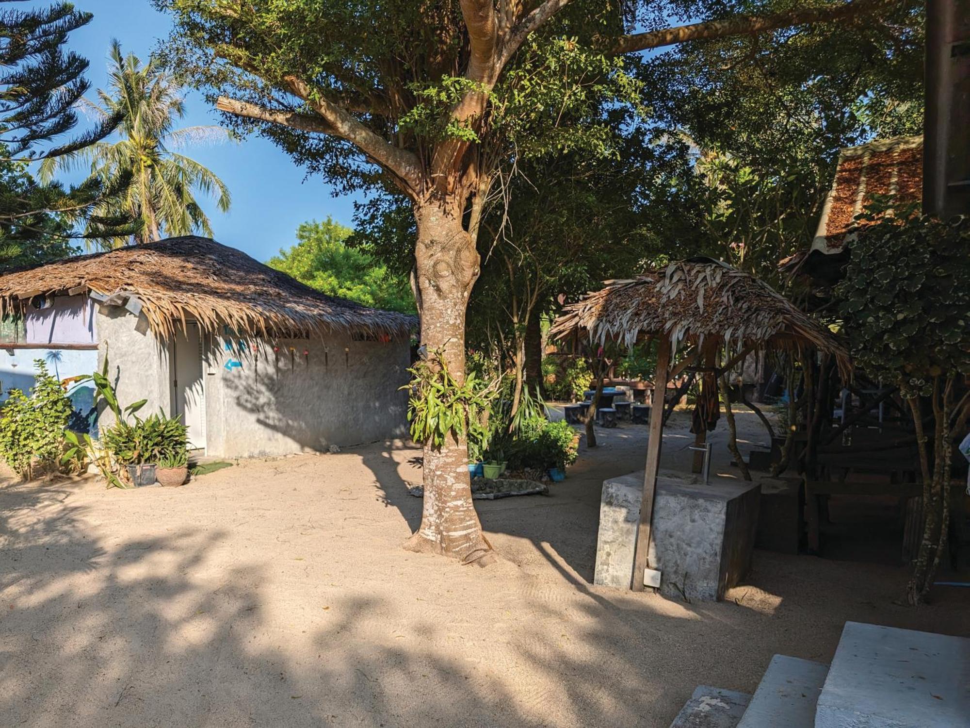 Munchies Bungalows Ban Tai Exterior photo