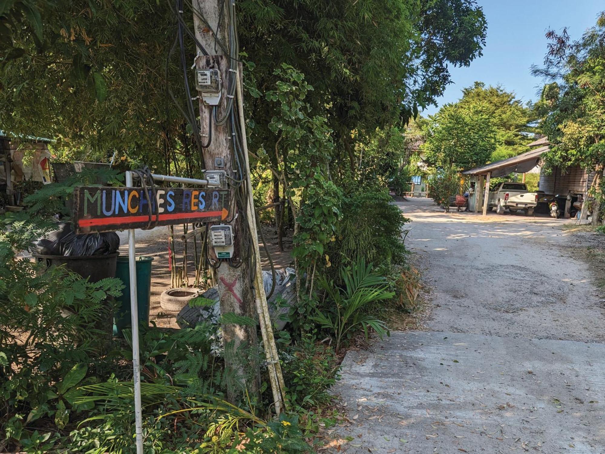 Munchies Bungalows Ban Tai Exterior photo