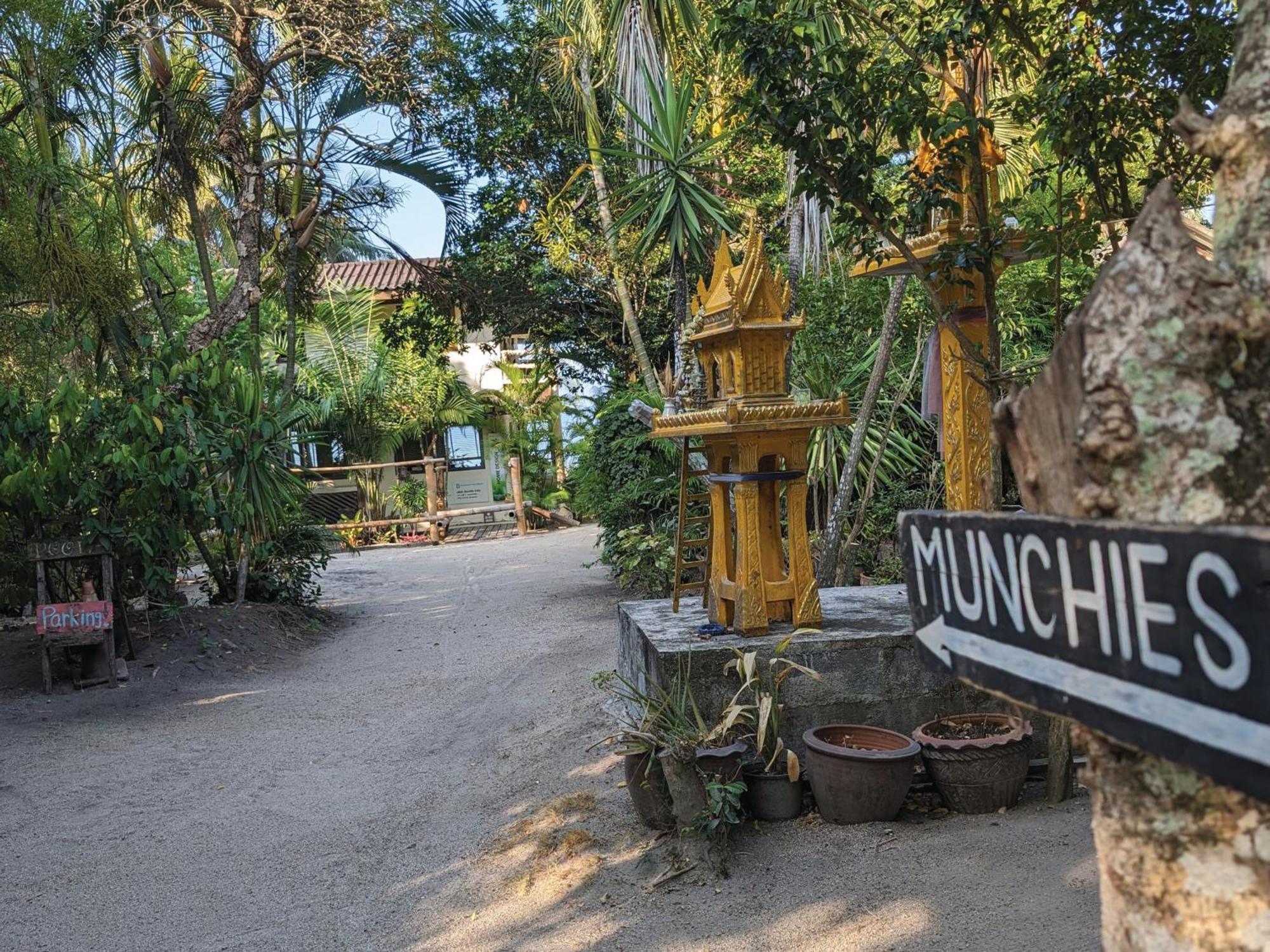 Munchies Bungalows Ban Tai Exterior photo